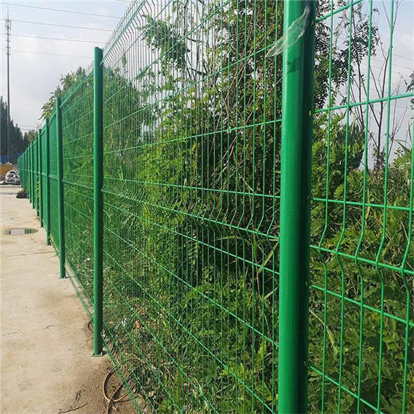 工廠鐵絲圍墻網(wǎng) 銷售公路護(hù)欄網(wǎng) 浸塑鐵絲網(wǎng)