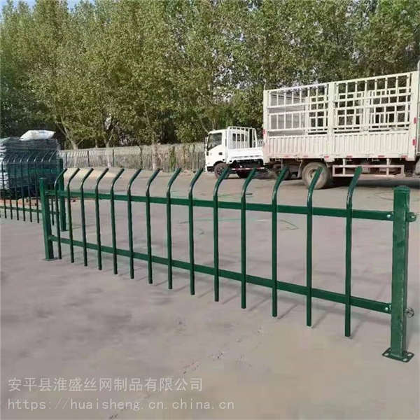 加厚料鋅鋼折彎草坪圍欄 道路綠化隔離帶護欄 新農(nóng)村綠化欄桿