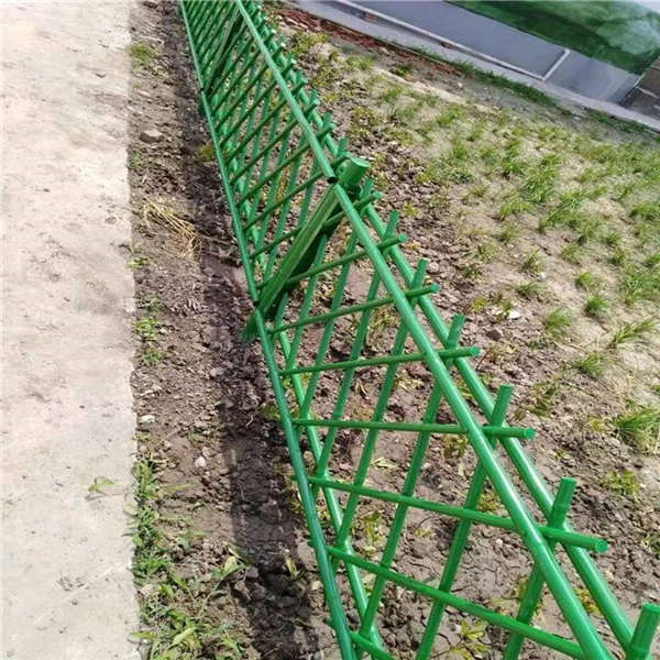 泓宸輝園林不銹鋼仿竹護(hù)欄 別墅區(qū)竹節(jié)管柵欄 交叉型圍欄網(wǎng)