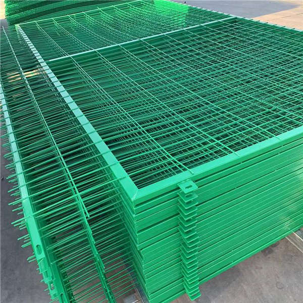 1.8米折彎鋼絲網(wǎng) 油田開(kāi)發(fā)區(qū)網(wǎng)欄 車(chē)間安全防護(hù)隔斷圍網(wǎng)