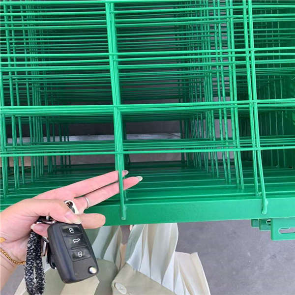 勾花球場(chǎng)防護(hù)網(wǎng) 鐵路圍欄網(wǎng)定制 框架護(hù)欄網(wǎng)圍欄柵欄鐵絲網(wǎng)