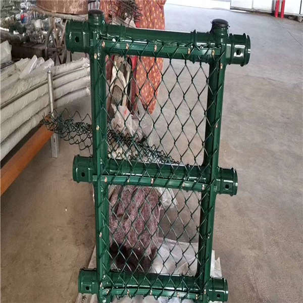 田字框架護欄網(wǎng) 浸塑綠色圍欄網(wǎng) 焊接折彎防護網(wǎng)
