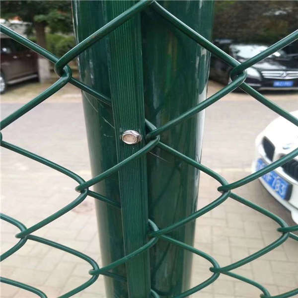 1.8米折彎護欄網(wǎng) 綠色邊框隔離柵 水渠岸邊兩側隔離網(wǎng)