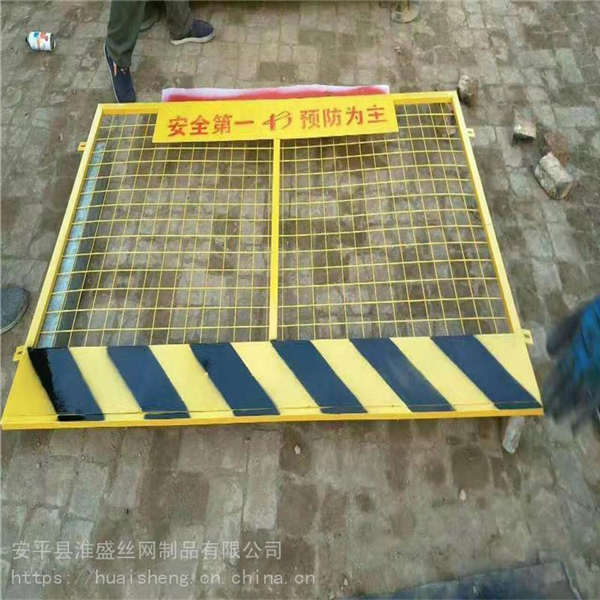 泓宸輝豎管標(biāo)語護(hù)欄 紅白色基坑網(wǎng) 工地樓層臨邊網(wǎng) 防掉落圍欄