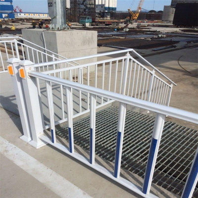 泓宸輝廣場隔離欄桿 京式護欄支持訂做 U型彎焊接隔離欄